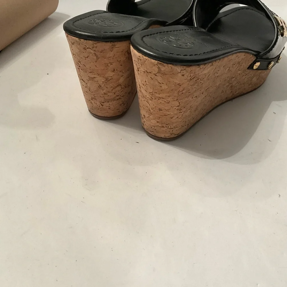 Tory Burch black patent wedge with T logo. - Picture 5 of 5